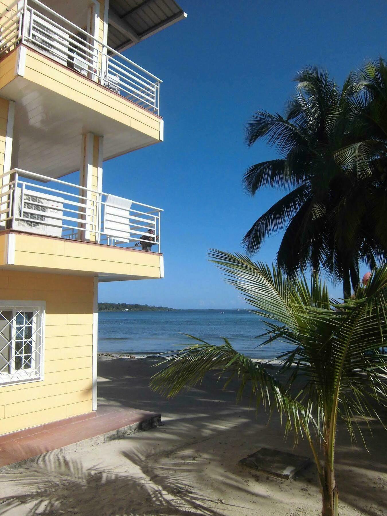 Kevin Kondos Bocas del Toro Exterior foto