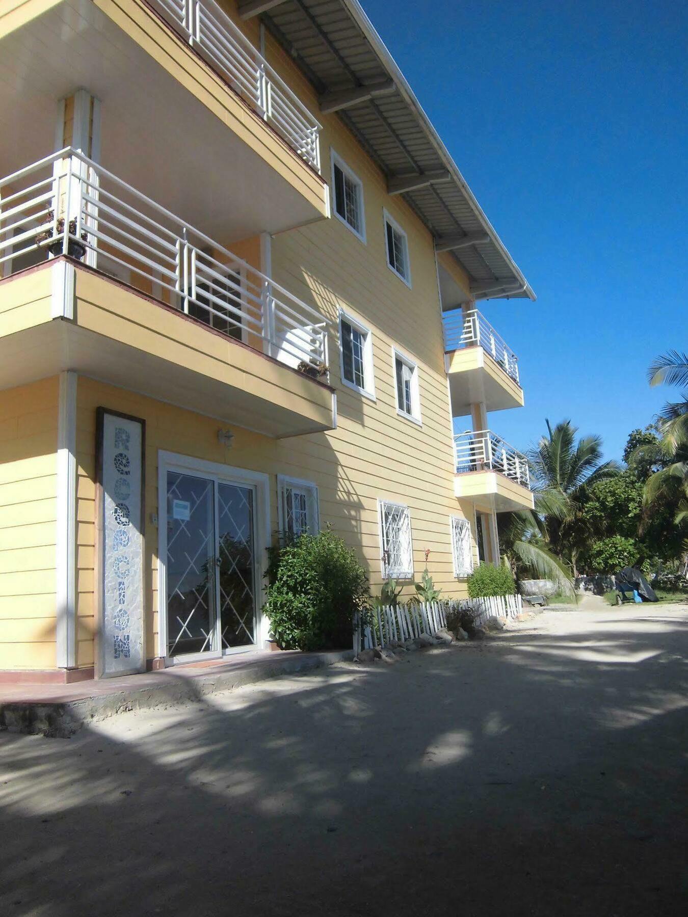 Kevin Kondos Bocas del Toro Exterior foto