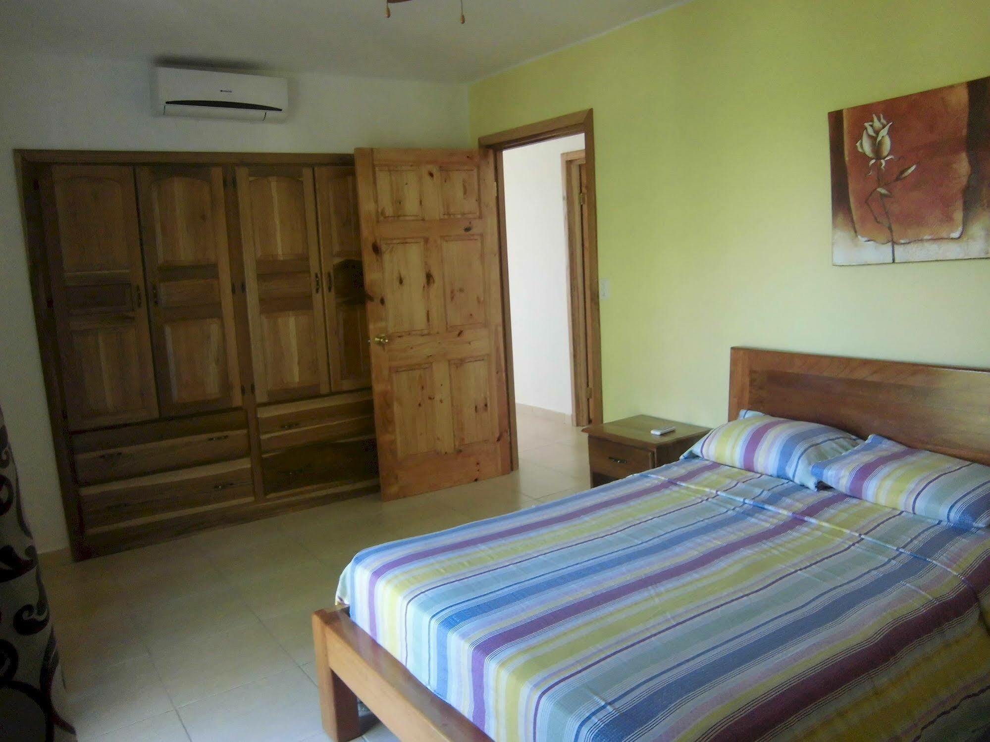 Kevin Kondos Bocas del Toro Exterior foto